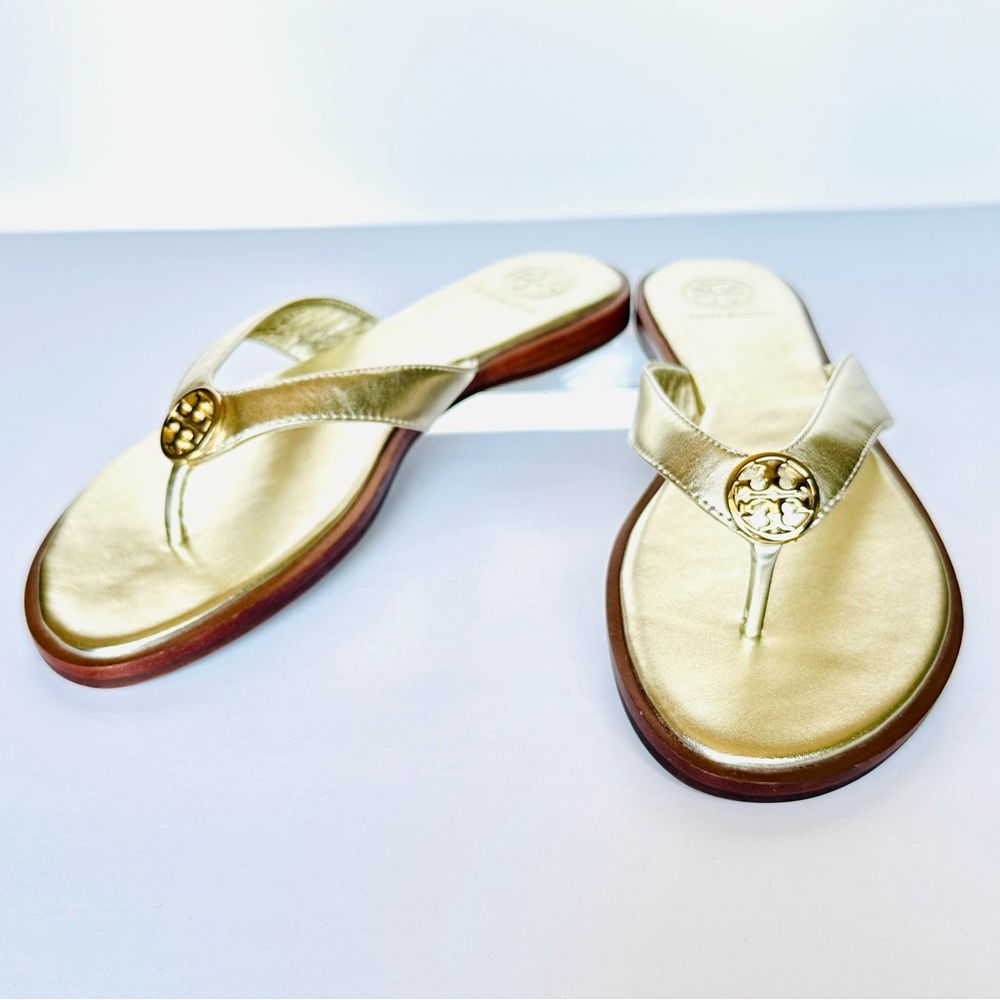 Tory Burch Benton Gold Leather Thong Sandals NWOB Size 7